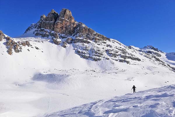 Ciaspolando con il Corn d'Alv alle spalle