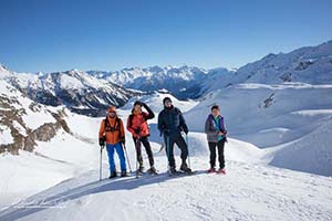Gruppo ciaspolata milano al passo colombe