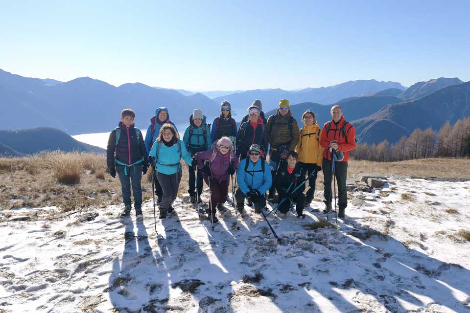 Il gruppo con vista lago