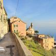 Partenza da poco sopra la città da un bel borgo