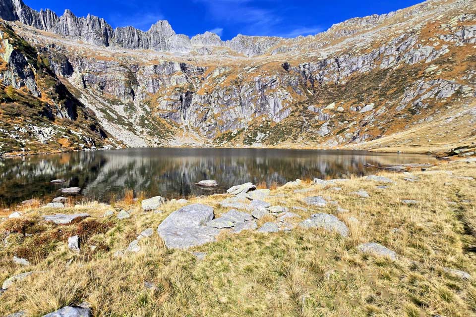 Escursione alla Capanna Como e Lago Darengo nella selvaggia Val Darengo