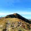 la facile e panoramica cresta di discesa
