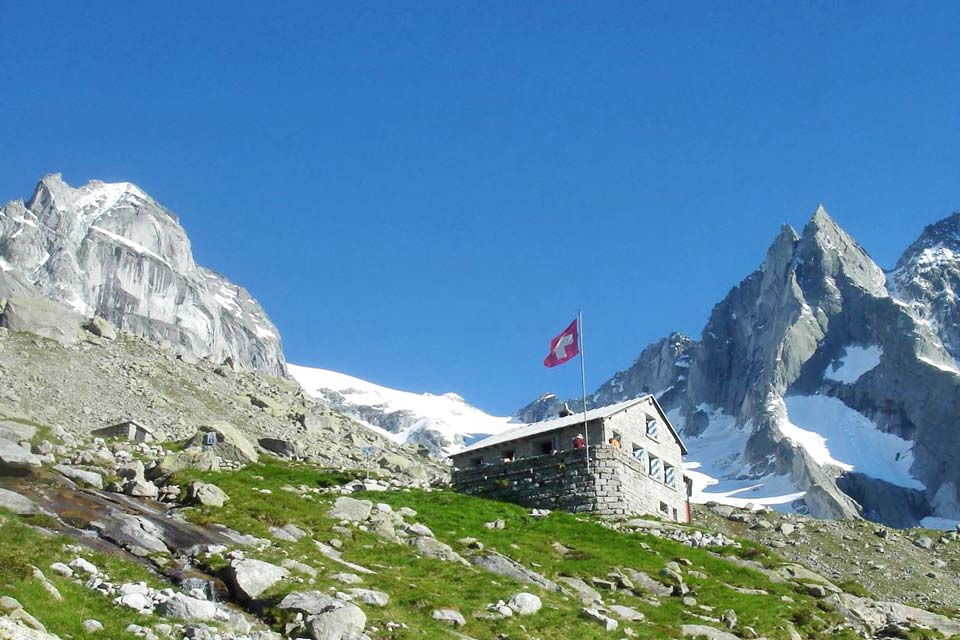 Escursione alla Capanna Sciora ai piedi del Piz Badile