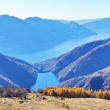 Il panorama è sempre più ampio verso il lago dalla capanna